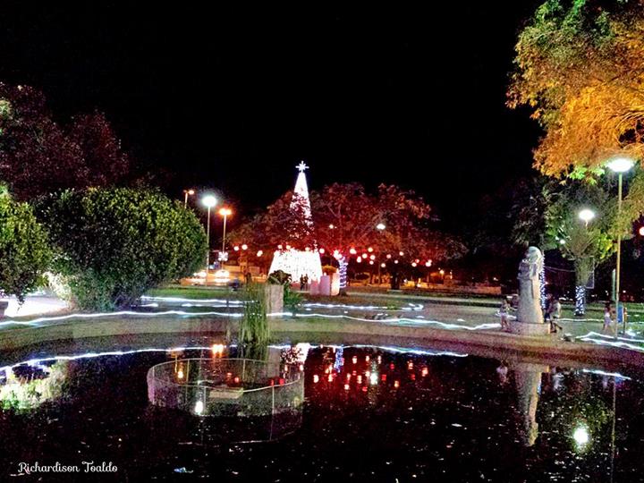 Belíssimas imagens da decoração de Natal na Praça das Mangueiras em PA