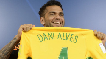 Dani Alves rebate Pratto e nega medo de Messi: ‘Há respeito’