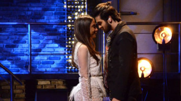 Em clipe, Anitta reclama do ‘olhar sedutor’ de Luan e ele justifica