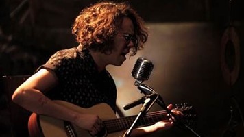 Maria Gadú participa do programa As canções da minha vida; confira vídeo