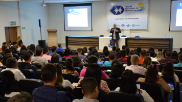 4º Fórum Regional de Administração instigou os participantes a pensar diferente em tempos de instabilidade econômica
