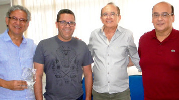 Presidente da AMOPAF entrega placa a Luiz de Deus e a Jânio Soares pelo apoio ao Moto Paulo Afonso 2017