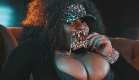 ‘Tiro’ de Jojo Todynho atinge famosos. Confira os vídeos!