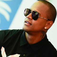 Chamado de corno, Léo Santana se irrita e interrompe show