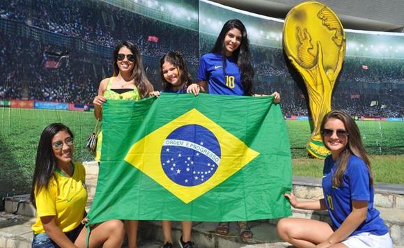 Torcida pauloafonsina faz grande festa para a 1ª vitória do Brasil na Arena da Copa (Fotos e Vídeo)