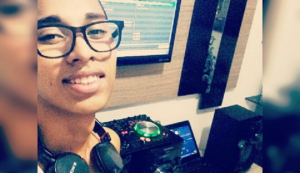 Pauloafonsino de 19 anos é um dos produtores musicais do novo sucesso de Pabllo Vittar