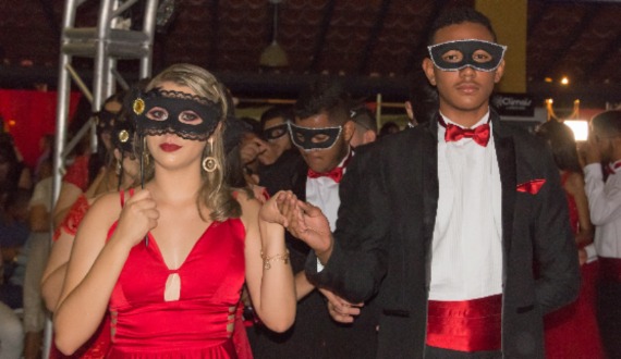 Conclusão do Ensino Médio do Montessori foi comemorada com muita alegria (Fotos)