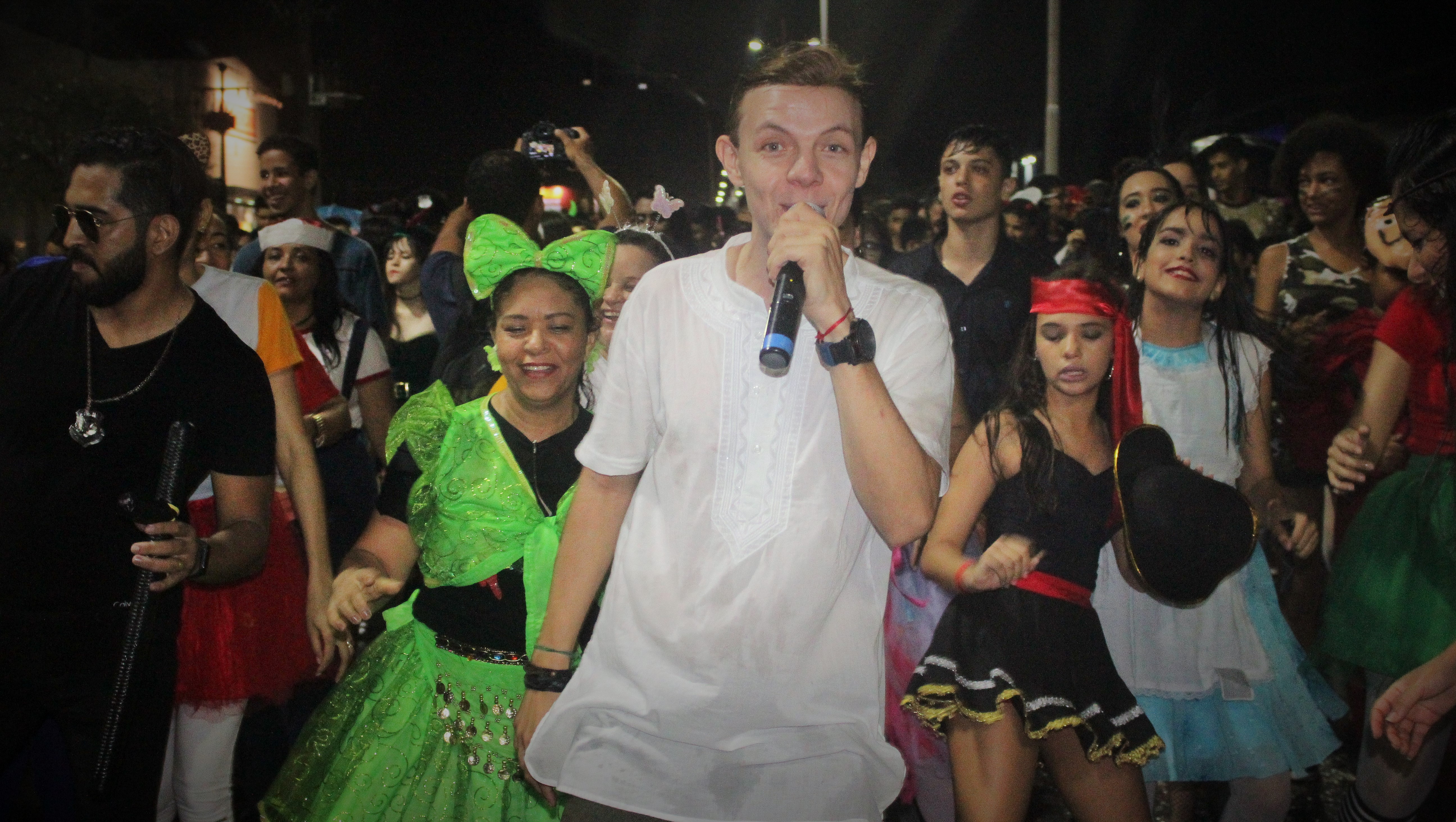 Arrastão com trio elétrico marca encerramento do ano letivo 2018 do Montessori (Fotos e Vídeo)