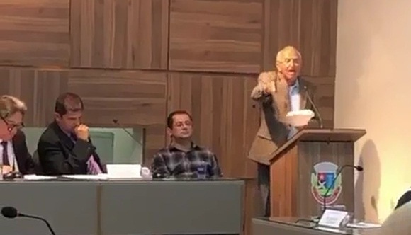 Em sessão marcada por discursos firmes contra medidas da Chesf, Luiz de Deus chama diretor de “destrambelhado”