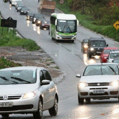 Bolsonaro quer acabar com lei do farol no período diurno