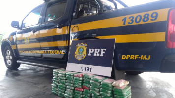 Cerca de 80 quilos de cocaína são apreendidos em fundo de caminhão na BR-423 em Carié