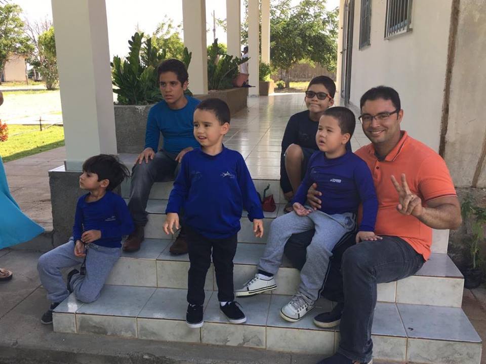 Mário Galinho faz doação de camisas UV’s para entidade que atende crianças com autismo (Fotos)