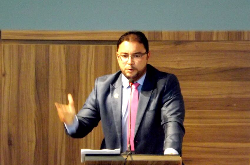 “Isso deveria ser uma sessão solene, mas não é! É uma sessão ordinária, e assim vai ser”, diz Mário Galinho em discurso incisivo