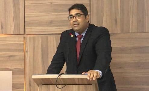 Jean Roubert apresenta números da violência contra mulher e demonstra preocupação; veja discurso