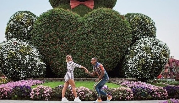 Leo Santana pede Lorena Improta em casamento em viagem a Dubai