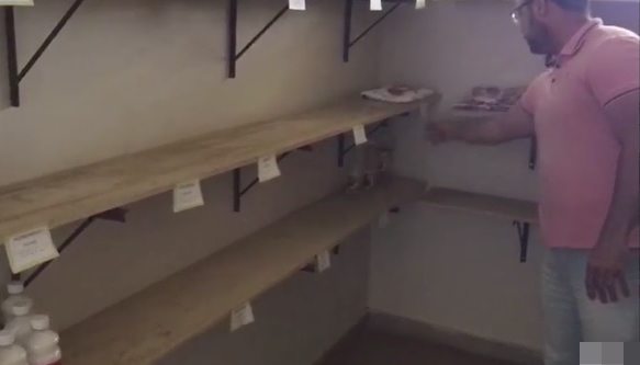 Mário Galinho mostra prateleiras vazias e denuncia falta de merenda em escola municipal de Paulo Afonso