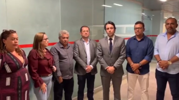 Ao lado de prefeitos e vereadores da região, Mário Júnior confirma permanência da comarca de Chorrochó