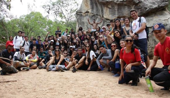 Ecoclube leva alunos do terceirão para trilha no Vale dos Mestres