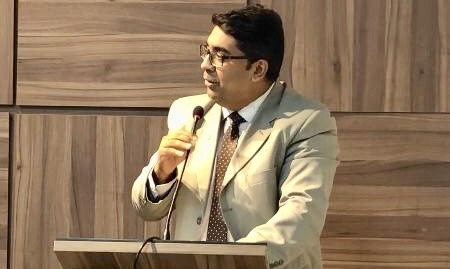 Em discurso Jean Roubert diz está à disposição dos moradores da Rua da Paz, no Centenário