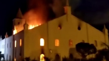 Grávida tenta salvar filho de 5 anos de afogamento, mas os dois morrem