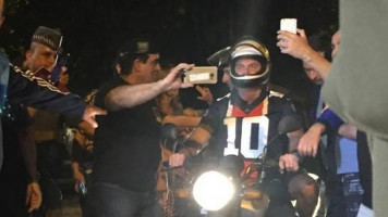 Bolsonaro passeia de moto por São Paulo em feriado de descanso (Vídeo)