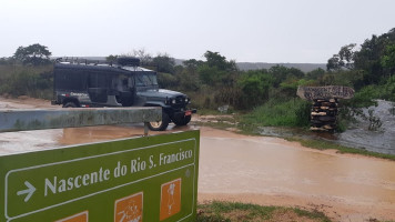 Vídeo mostra nascente do Rio São Francisco transbordando nesta terça-feira após chuva em MG