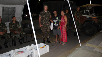 1ª Cia de Paulo Afonso arrecada alimentos, roupas e brinquedos