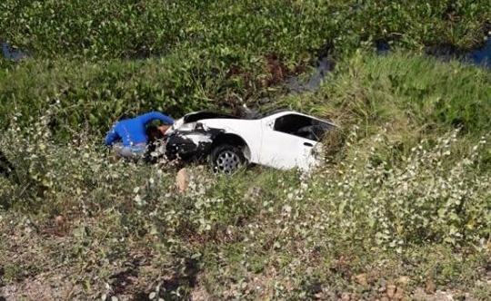 Motorista perde controle e carro despenca do Dique da PA-4 em Paulo Afonso