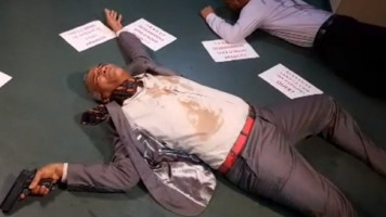 Isidório encena ataque na Câmara em protesto contra decreto de Bolsonaro