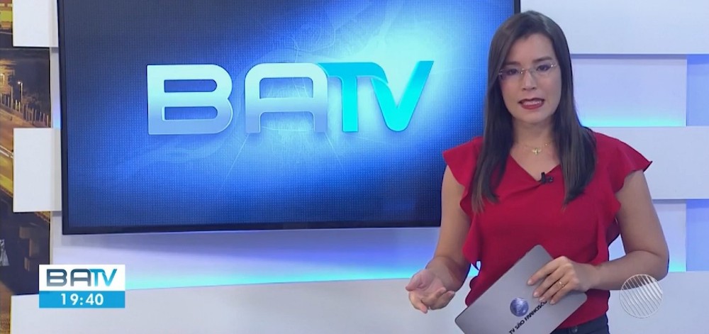 Após demissão, ex-âncora da TV São Francisco xinga presidente: “Bolsonaro é o car**ho […] Lula livre porr*”