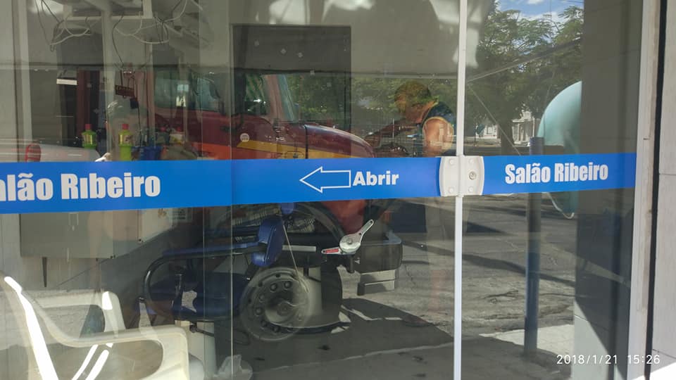 Francisco Nery Júnior. A barbearia de Ribeiro – o malandro faz a festa