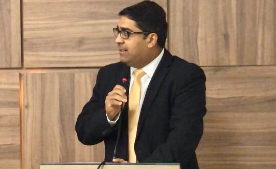 Vereador Jean Roubert explica a importância da votação da LDO para município