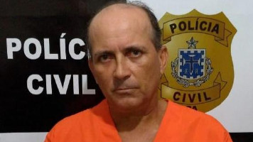 Treinador de futebol é preso com material pornográfico