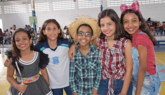 Sete Arraiá encerra semestre com música ao vivo e muita diversão. VEJA FOTOS