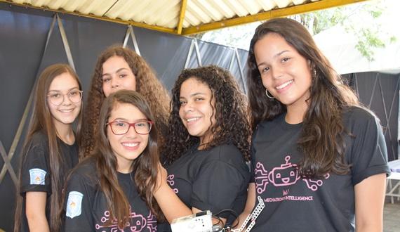 Feira de Tecnologia e Intervenção atrai centenas de pessoas e é um sucesso!