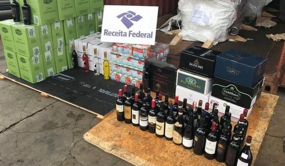 Receita Federal apreende carga de garrafas de vinho avaliada em mais de R$ 100 mil em PE