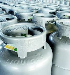 Ministro estima que preço do gás pode cair 40% em 2 anos