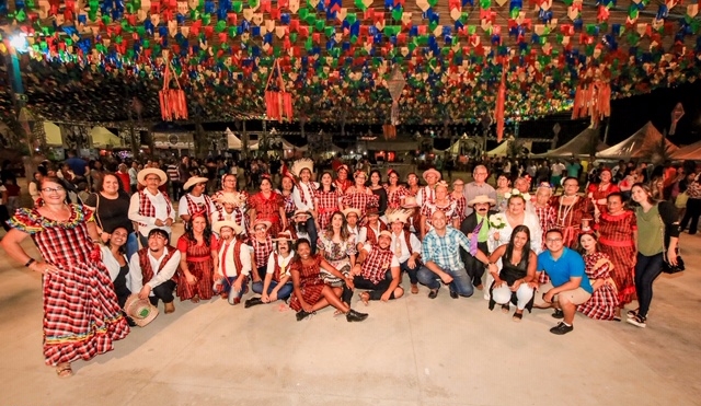 Quadrilha da Melhor Idade dá show na Festa de Santo Antônio de Glória