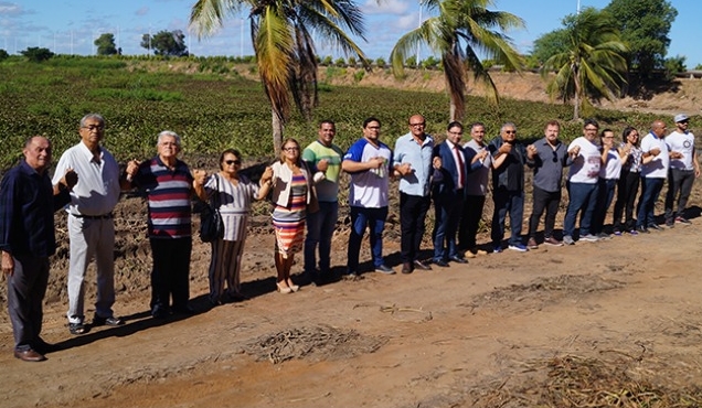 Paulo Afonso: um abraço simbólico no rio que agoniza