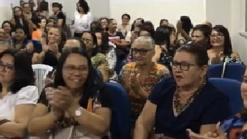 Prefeito Luiz de Deus revoga decreto que exonera professores aposentados da gestão municipal