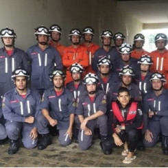 Bombeiros de Paulo Afonso no resgate de vítimas em João Sá