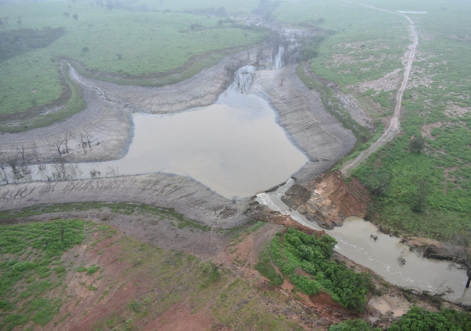Veja imagens inéditas do rompimento de barragem em Pedro Alexandre