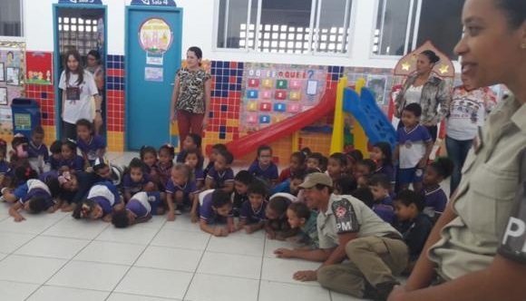 Dia do Soldado: Polícia Militar realiza ação lúdico-pedagógica com alunos em Paulo Afonso; fotos e vídeo