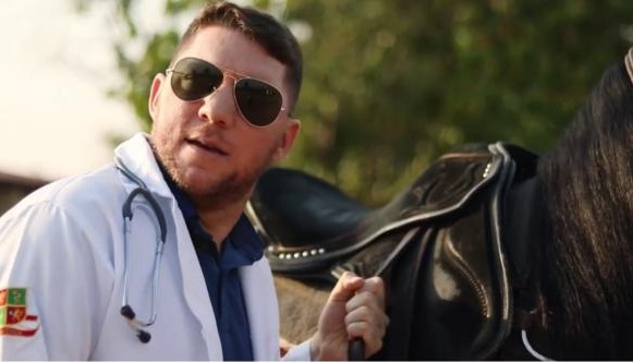 Cantor Helinho Ventura lança música nova com clipe oficial gravado em Paulo Afonso (ASSISTA)