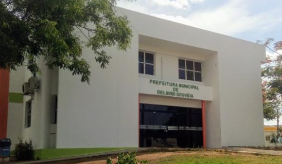 Com vários erros, edital do concurso de Delmiro Gouveia é divulgado; são *204 vagas e salários até R$ 3,8 mil