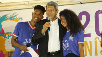 Mais de 750 mil estudantes voltam às aulas nesta segunda-feira na rede estadual