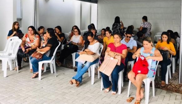 Leitora diz que prefeitura de Paulo Afonso “nada contra a correnteza” ao adiar PSS da Saúde