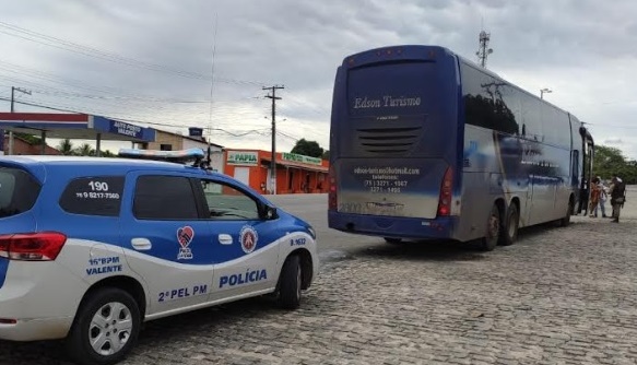 PM apreende ônibus clandestino com 32 passageiros oriundo de SP com destino a Chorrochó-BA