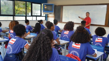 ‘As aulas irão atravessar esse ano e serão concluídas em 2021’, afirma Rui Costa