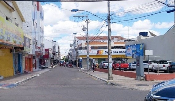 Prefeitura de Paulo Afonso decreta toque de recolher e fechamento do comércio durante 15 dias (Saiba o que funcionará)